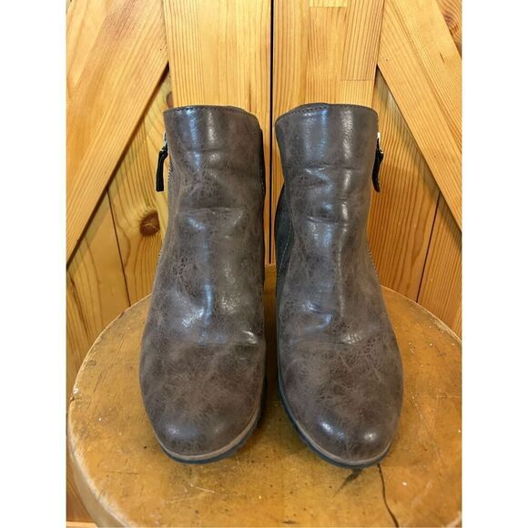 SOUL Naturalizer Women's Haley Ankle Boot, Brown Nubuck, Size 8.5M Wedge Zip Up - Picture 2 of 7